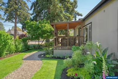 310 Chicago St NE, Albany, OR 97321 - Photo 6