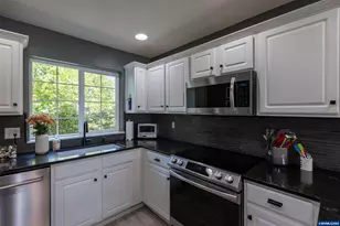384 Crystal Springs Ln N, Keizer, OR 97303 - Photo 14