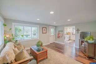 208 NW Lewisburg Ave, Corvallis, OR 97330 - Photo 6