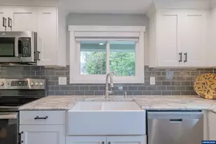 208 NW Lewisburg Ave, Corvallis, OR 97330 - Photo 10