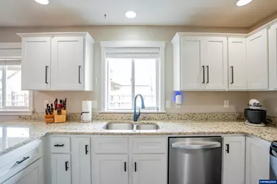 191 E Jadon Dr, Lebanon, OR 97355 - Photo 6
