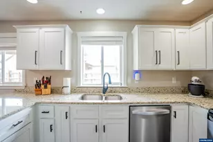 191 E Jadon Dr, Lebanon, OR 97355 - Photo 6