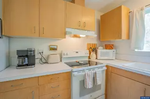 153 S 6th St, Lebanon, OR 97355 - Photo 6