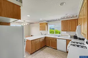 2041 Rollin Ave NW, Salem, OR 97304 - Photo 8