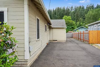 1148 S Water St, Silverton, OR 97381 - Photo 28