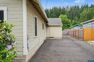 1148 S Water St, Silverton, OR 97381 - Photo 28