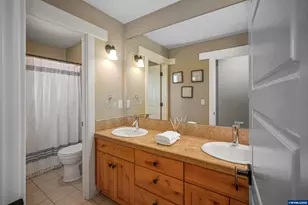 2015 Landaggard Dr NW, Salem, OR 97304 - Photo 44