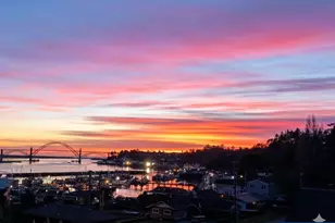 645 SE 4th St, Newport, OR 97365 - Photo 2