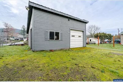 410 SW Broadway St, Mill City, OR 97360 - Photo 30