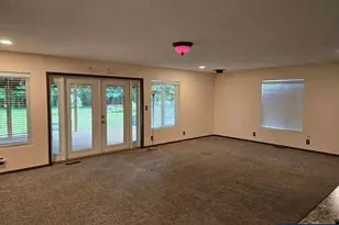 1045 N River Dr, Sweet Home, OR 97386 - Photo 4