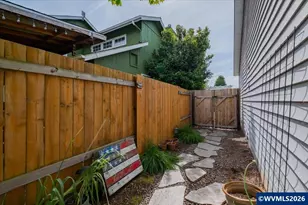 2713 S 12th St, Lebanon, OR 97355 - Photo 26