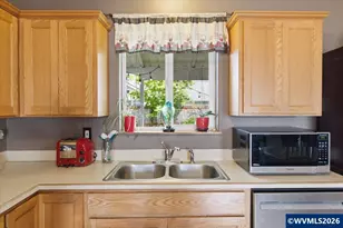 2713 S 12th St, Lebanon, OR 97355 - Photo 12