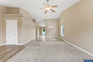 4933 Periwinkle Dr NE, Salem, OR 97301 - Photo 6