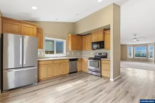 4933 Periwinkle Dr NE, Salem, OR 97301 - Photo 16