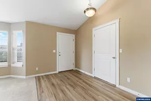 4933 Periwinkle Dr NE, Salem, OR 97301 - Photo 4
