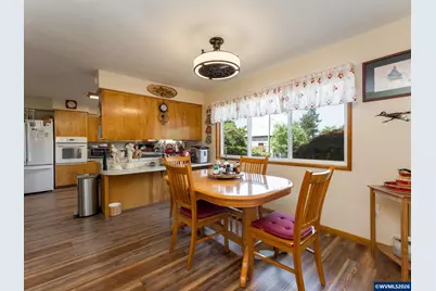 1215 E College St, Mount Angel, OR 97362 - Photo 14