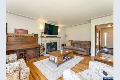 1215 E College St, Mount Angel, OR 97362 - Photo 12