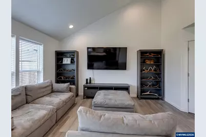 1819 SE Blueberry St, Dallas, OR 97338 - Photo 6
