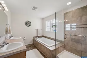 10124 Wiseacre NE Ln, Aurora, OR 97002 - Photo 16