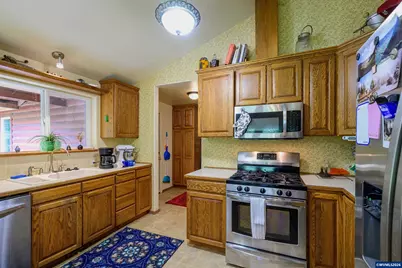 130 Washburn St, Brownsville, OR 97327 - Photo 6