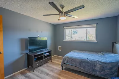 1387 S 2nd St, Lebanon, OR 97355 - Photo 14