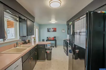 1387 S 2nd St, Lebanon, OR 97355 - Photo 4