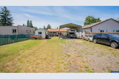 1387 S 2nd St, Lebanon, OR 97355 - Photo 2