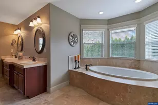 1650 West Meadows Dr NW, Salem, OR 97304 - Photo 36
