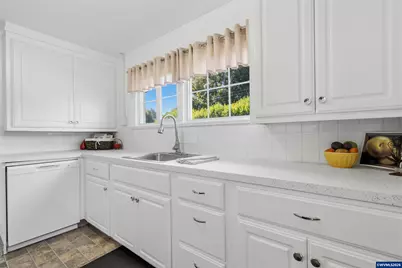 370 24th St NE, Salem, OR 97301 - Photo 14