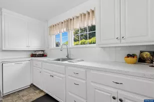 370 24th St NE, Salem, OR 97301 - Photo 14