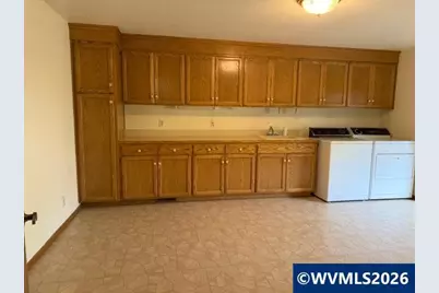 1344 Regency Dr, Eugene, OR 97401 - Photo 36
