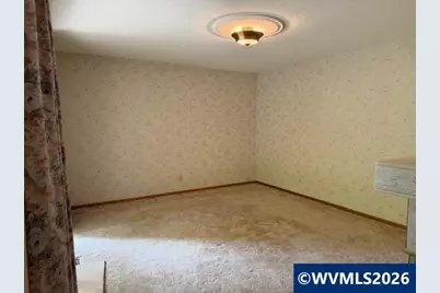 1344 Regency Dr, Eugene, OR 97401 - Photo 32
