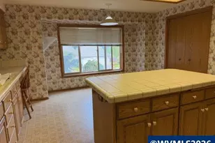 1344 Regency Dr, Eugene, OR 97401 - Photo 6