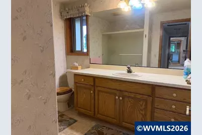 1344 Regency Dr, Eugene, OR 97401 - Photo 18