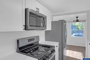 2010 E 1st Av, Albany, OR 97321 - Photo 10