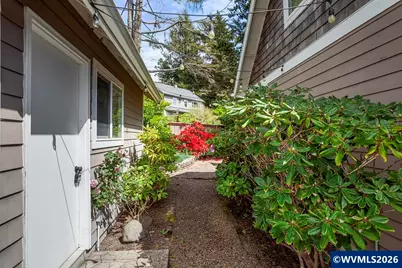 2704 SW Beach Av, Lincoln City, OR 97367 - Photo 24