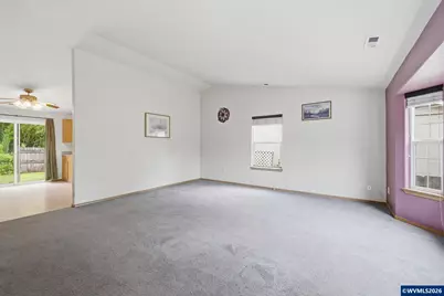 1077 S 10th St, Lebanon, OR 97355 - Photo 8