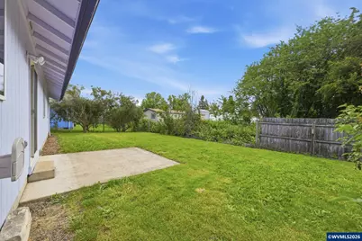 1077 S 10th St, Lebanon, OR 97355 - Photo 28