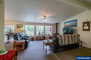 42927 Island Inn Dr, Lebanon, OR 97355 - Photo 10