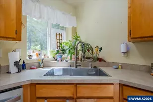 42927 Island Inn Dr, Lebanon, OR 97355 - Photo 16