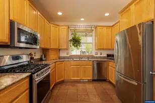 1450 NE Kerry Ct, McMinnville, OR 97128 - Photo 10