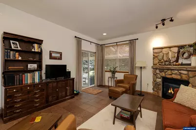 1450 NE Kerry Ct, McMinnville, OR 97128 - Photo 8