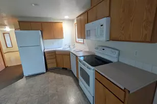 2143-2145 Dorsey Dr, Hubbard, OR 97032 - Photo 4