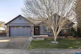 612 N 6th St, Carlton, OR 97111 - Photo 2