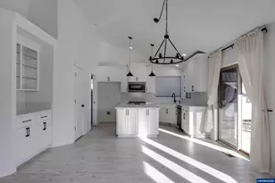 612 N 6th St, Carlton, OR 97111 - Photo 10