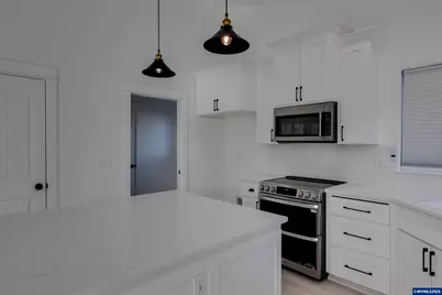 612 N 6th St, Carlton, OR 97111 - Photo 14