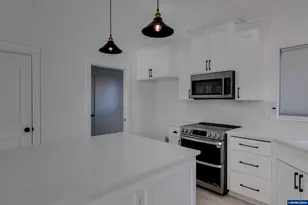 612 N 6th St, Carlton, OR 97111 - Photo 14
