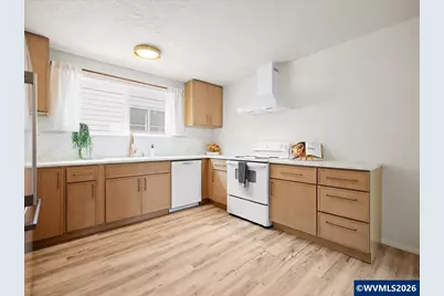411 S 1st St, Silverton, OR 97381 - Photo 8