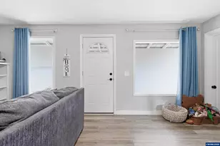 360 Wilson St S, Salem, OR 97302 - Photo 10