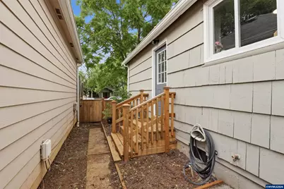 360 Wilson St S, Salem, OR 97302 - Photo 42